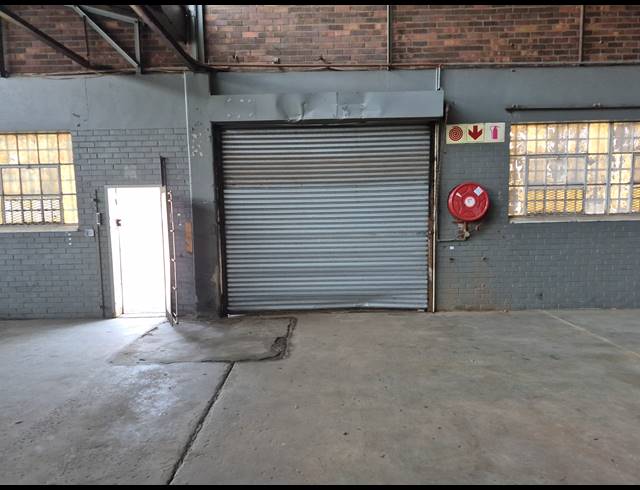1,027M² WAREHOUSE TO LET IN BENROSE